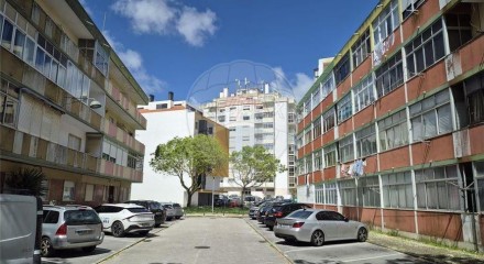 Residential - Condo/Apartment - T2 - Cacém e São Marcos, Sintra - PT