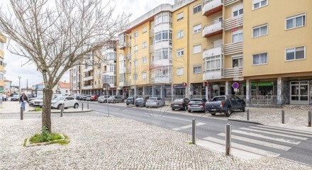 Residential - Condo/Apartment - T2 - Cacém e São Marcos, Sintra - PT