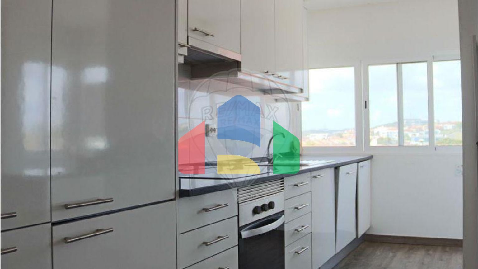 Residential - Condo/Apartment - T2 - Porto Salvo, Oeiras - PT