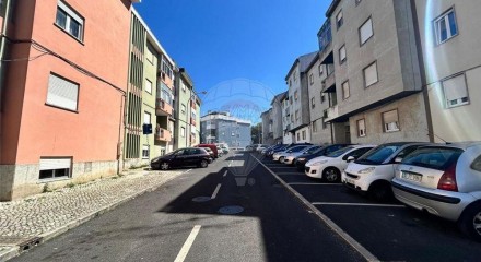 Residential - Condo/Apartment - T1 - Barcarena, Oeiras - PT