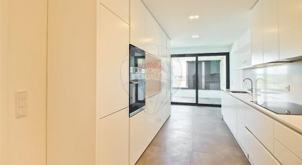 Residential - Condo/Apartment - T1 - Barcarena, Oeiras - PT