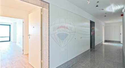 Residential - Condo/Apartment - T1 - Barcarena, Oeiras - PT