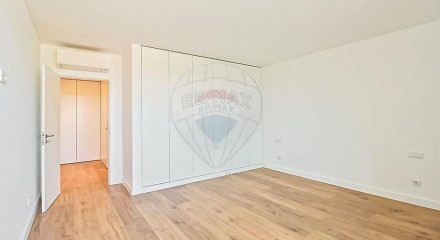 Residential - Condo/Apartment - T1 - Barcarena, Oeiras - PT