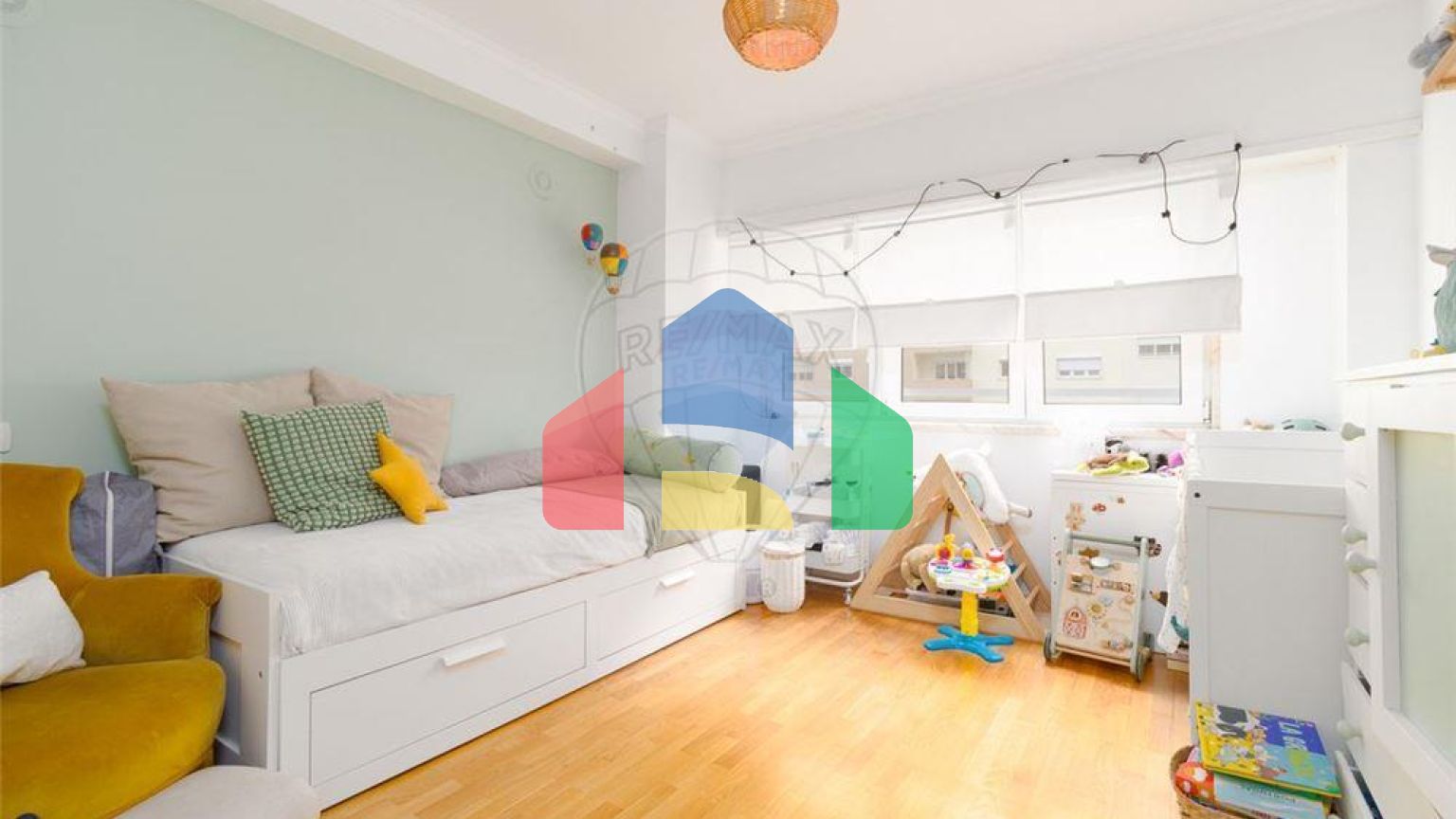 Residential - Condo/Apartment - T2 - Carnaxide e Queijas, Oeiras - PT