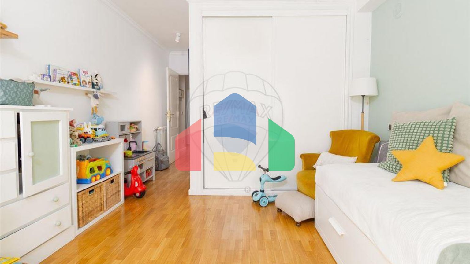 Residential - Condo/Apartment - T2 - Carnaxide e Queijas, Oeiras - PT