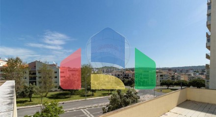 Residential - Condo/Apartment - T2 - Carnaxide e Queijas, Oeiras - PT