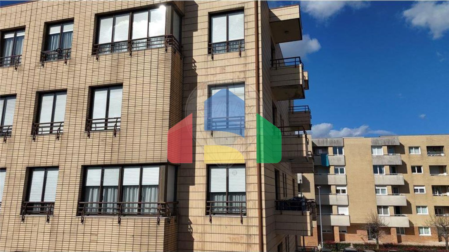 Residential - Condo/Apartment - T4 - Rio Tinto, Gondomar - PT