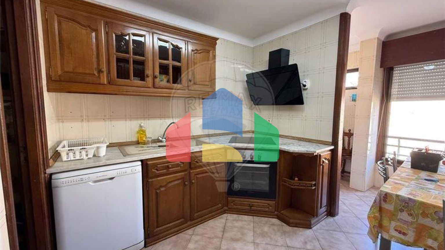 Residential - Condo/Apartment - T4 - Rio Tinto, Gondomar - PT