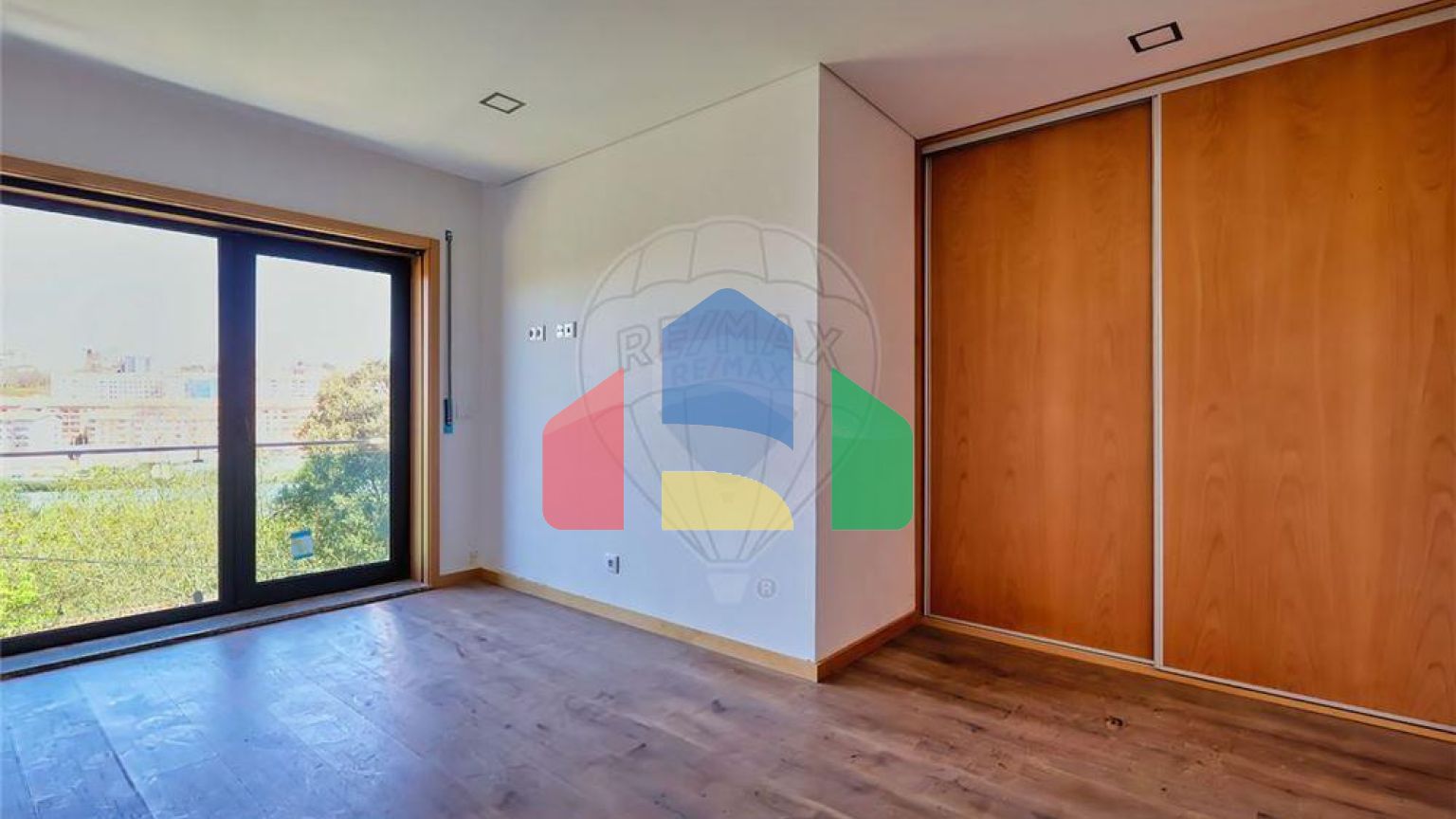 Residential - Single Family Home - T3 - Mafamude e Vilar do Paraíso, Vila Nova de Gaia - PT