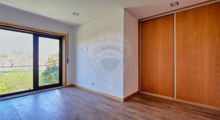 Residential - Single Family Home - T3 - Mafamude e Vilar do Paraíso, Vila Nova de Gaia - PT