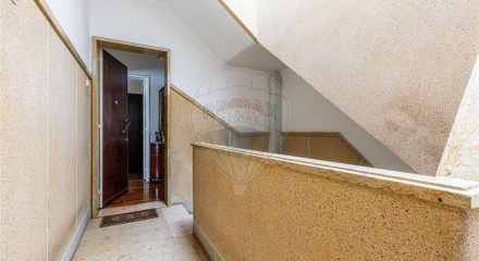 Residential - Condo/Apartment - T2 - Águas Livres, Amadora - PT