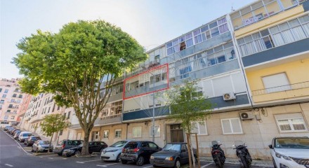 Residential - Condo/Apartment - T2 - Águas Livres, Amadora - PT
