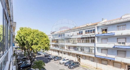 Residential - Condo/Apartment - T2 - Águas Livres, Amadora - PT