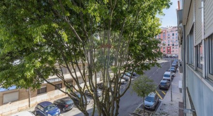 Residential - Condo/Apartment - T2 - Águas Livres, Amadora - PT