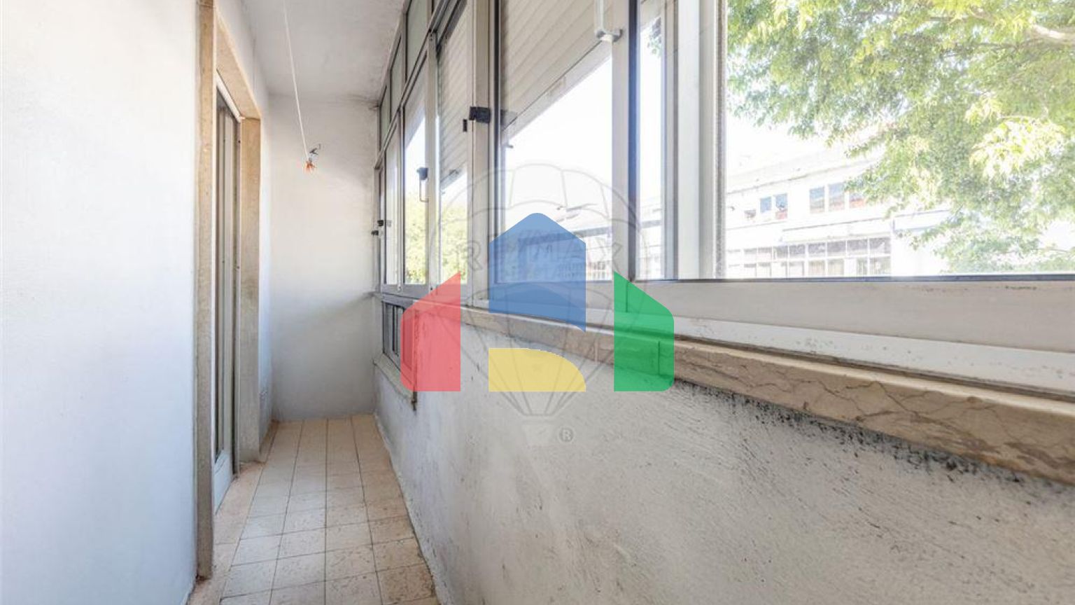 Residential - Condo/Apartment - T2 - Águas Livres, Amadora - PT