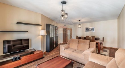 Residential - Condo/Apartment - T2 - Águas Livres, Amadora - PT