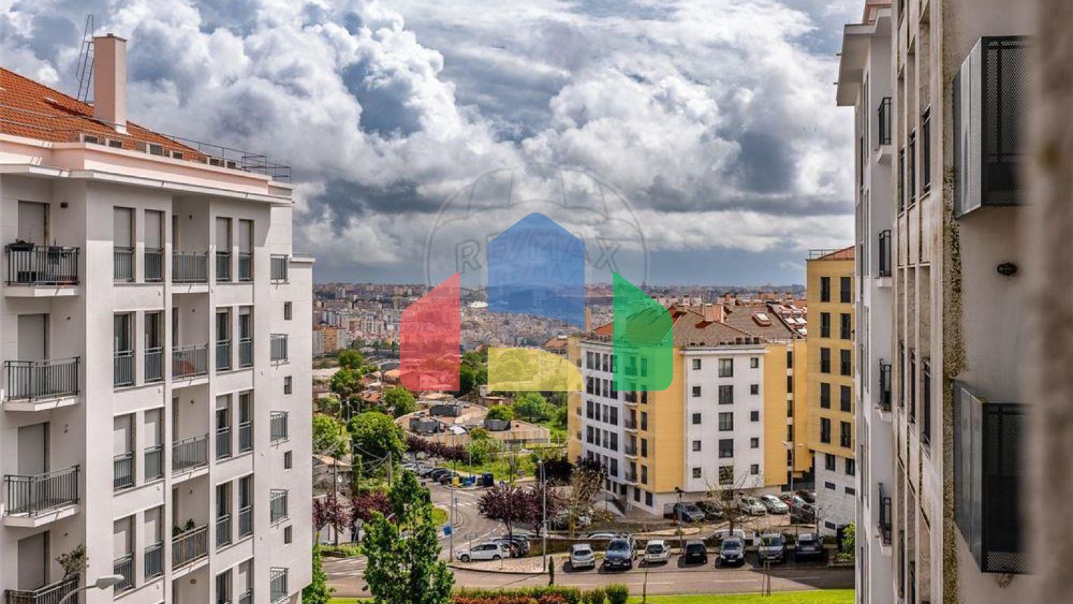 Residential - Condo/Apartment - T2 - Águas Livres, Amadora - PT