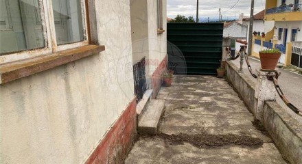 Residential - Single Family Home - T3 - São Miguel do Rio Torto e Rossio ao Sul do Tejo, Abrantes - PT