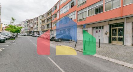 Residential - Condo/Apartment - T2 - Mina de Água, Amadora - PT