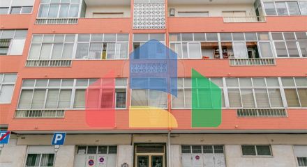 Residential - Condo/Apartment - T2 - Mina de Água, Amadora - PT