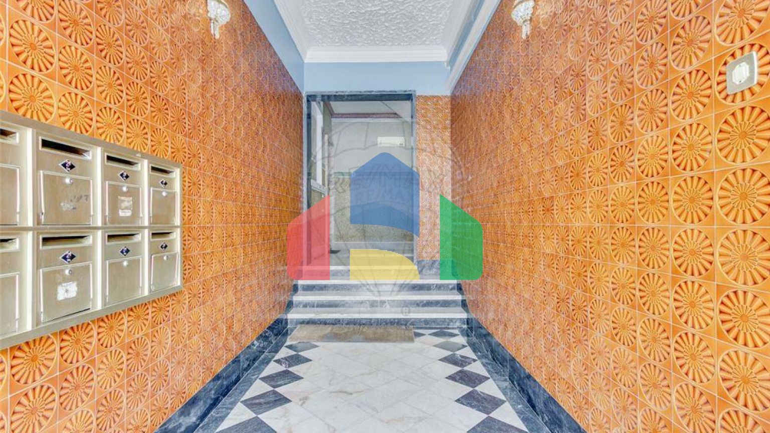 Residential - Condo/Apartment - T2 - Mina de Água, Amadora - PT