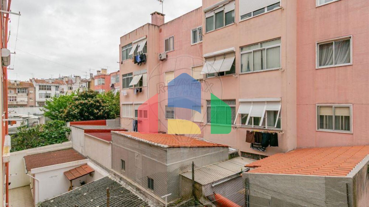 Residential - Condo/Apartment - T2 - Mina de Água, Amadora - PT