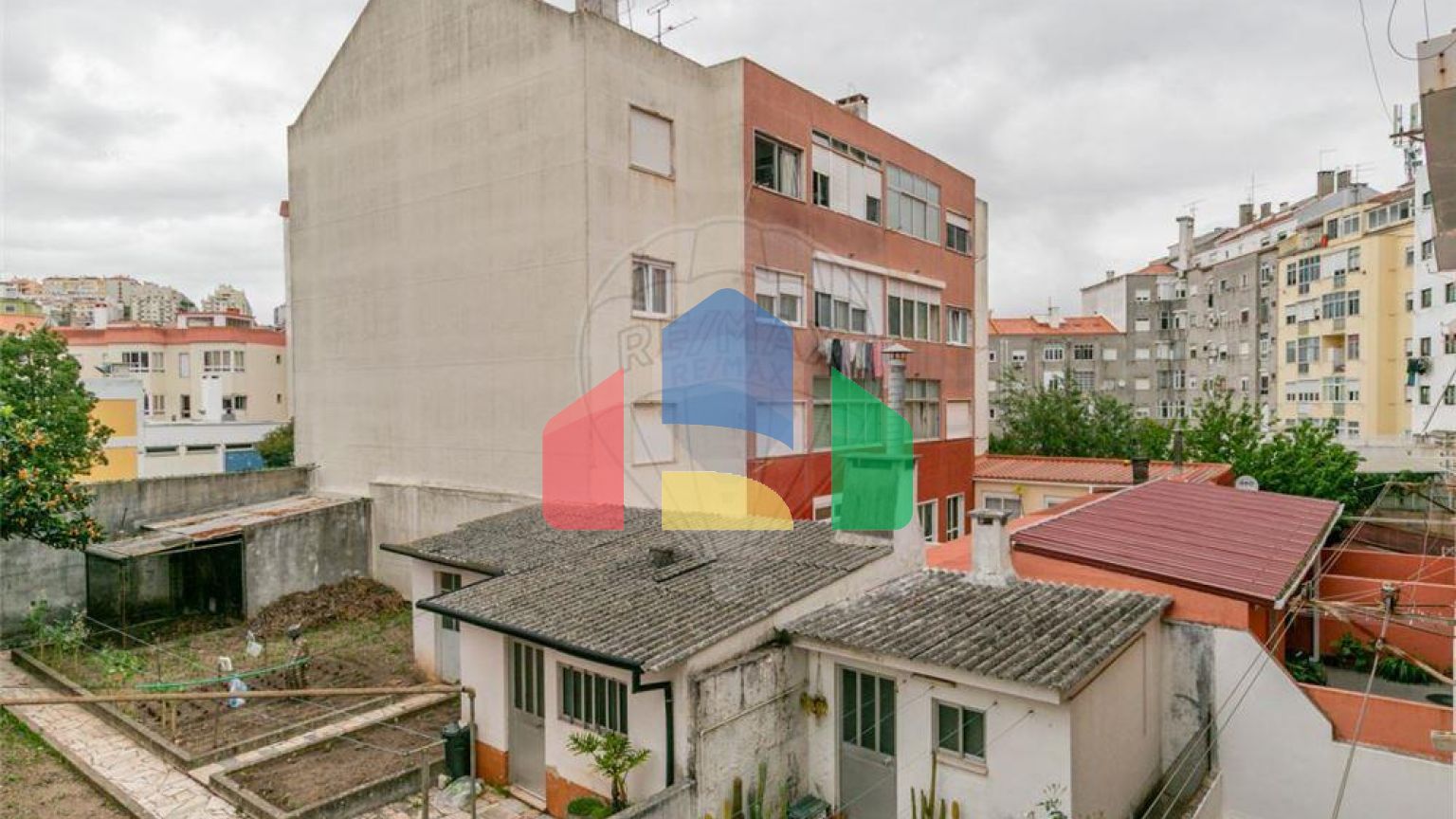 Residential - Condo/Apartment - T2 - Mina de Água, Amadora - PT