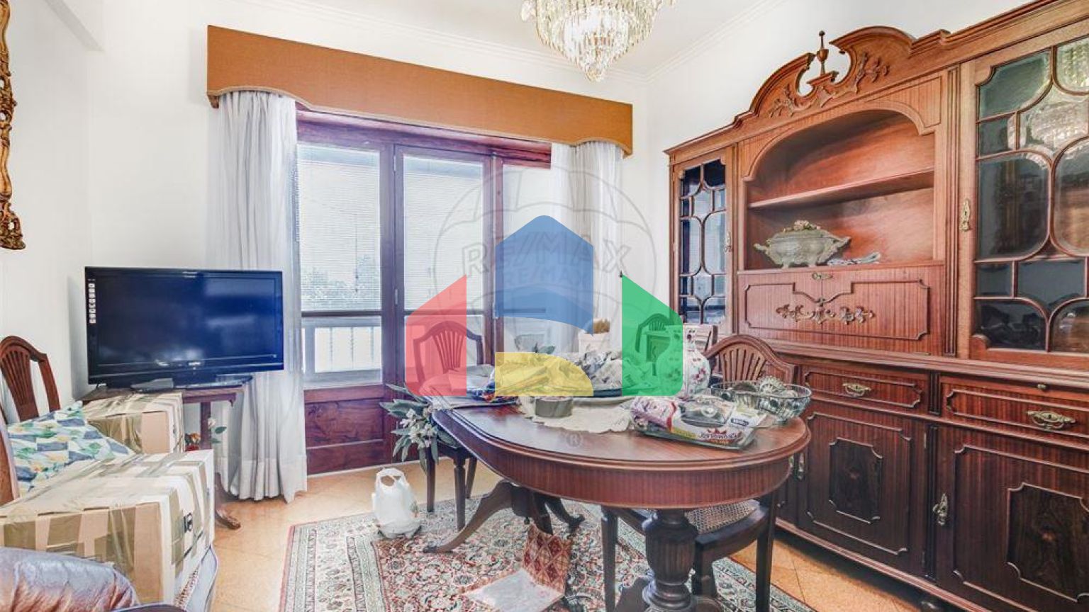 Residential - Condo/Apartment - T2 - Mina de Água, Amadora - PT