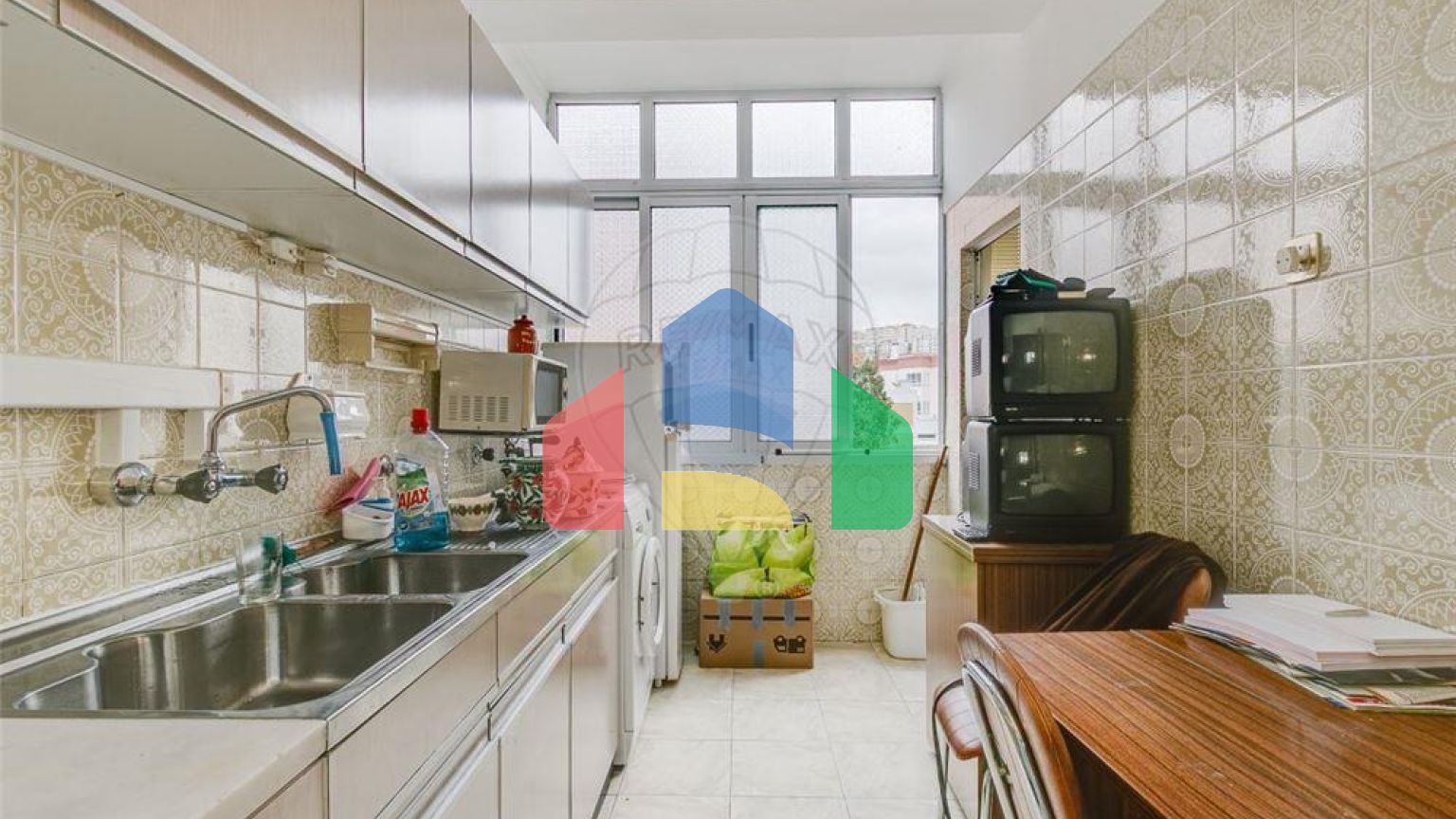 Residential - Condo/Apartment - T2 - Mina de Água, Amadora - PT