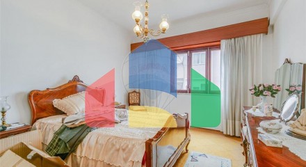 Residential - Condo/Apartment - T2 - Mina de Água, Amadora - PT