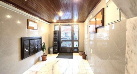 Residential - Condo/Apartment - T2 - Mina de Água, Amadora - PT