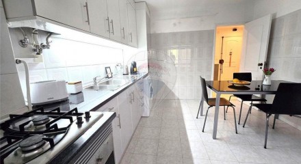 Residential - Condo/Apartment - T2 - Mina de Água, Amadora - PT