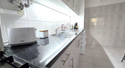 Residential - Condo/Apartment - T2 - Mina de Água, Amadora - PT
