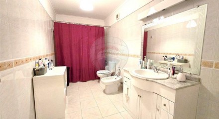 Residential - Condo/Apartment - T2 - Mina de Água, Amadora - PT