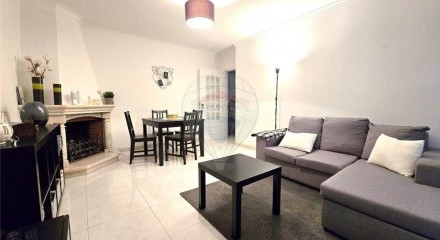 Residential - Condo/Apartment - T2 - Mina de Água, Amadora - PT