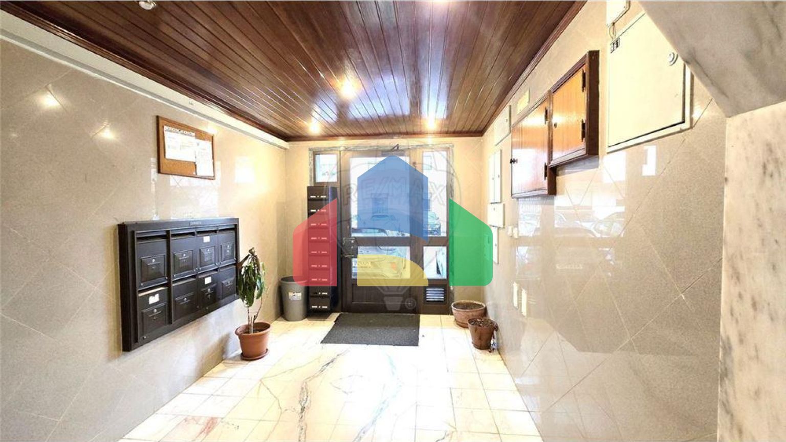 Residential - Condo/Apartment - T2 - Mina de Água, Amadora - PT