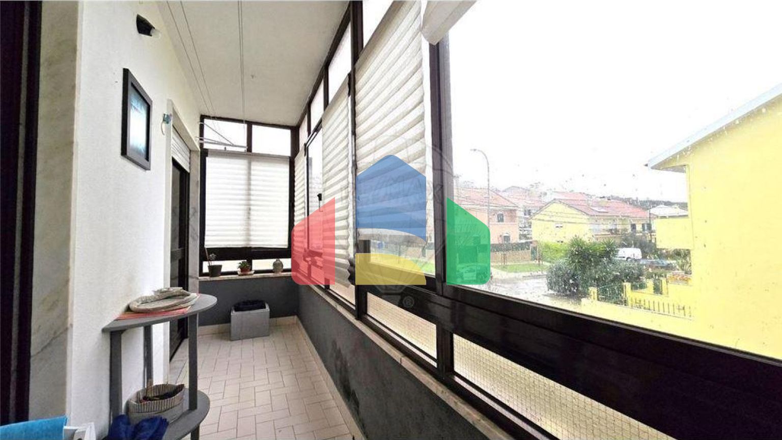 Residential - Condo/Apartment - T2 - Mina de Água, Amadora - PT