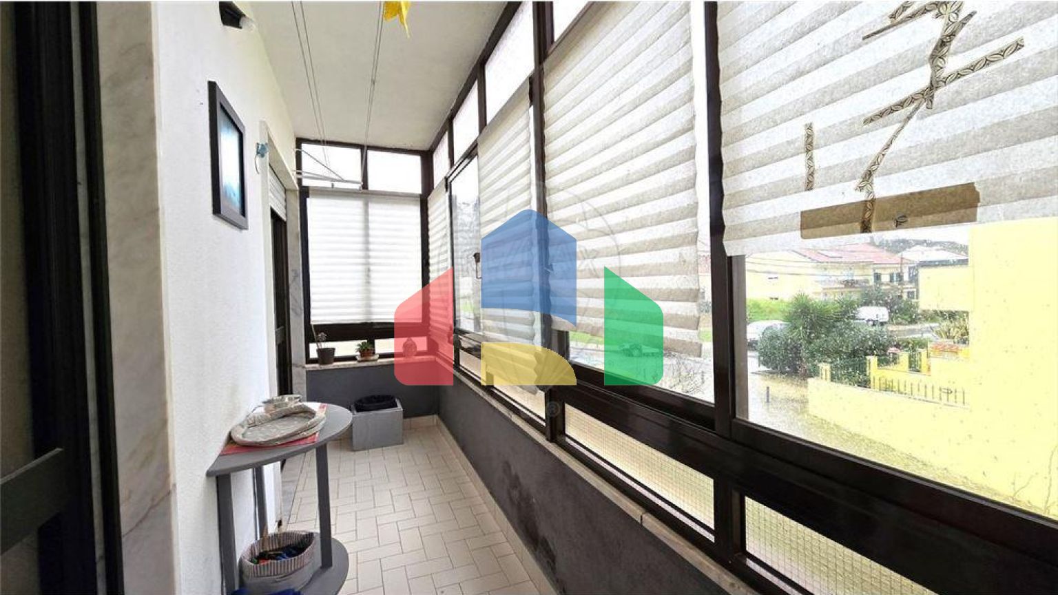 Residential - Condo/Apartment - T2 - Mina de Água, Amadora - PT