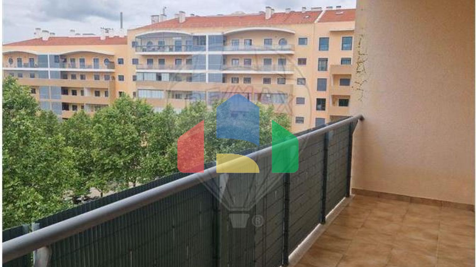 Residential - Condo/Apartment - T3 - Mina de Água, Amadora - PT
