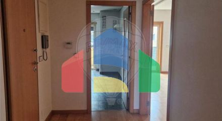 Residential - Condo/Apartment - T3 - Mina de Água, Amadora - PT