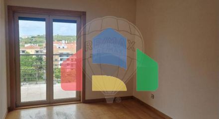 Residential - Condo/Apartment - T3 - Mina de Água, Amadora - PT
