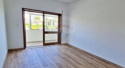 Residential - Condo/Apartment - T1 - Bonfim, Oporto - PT