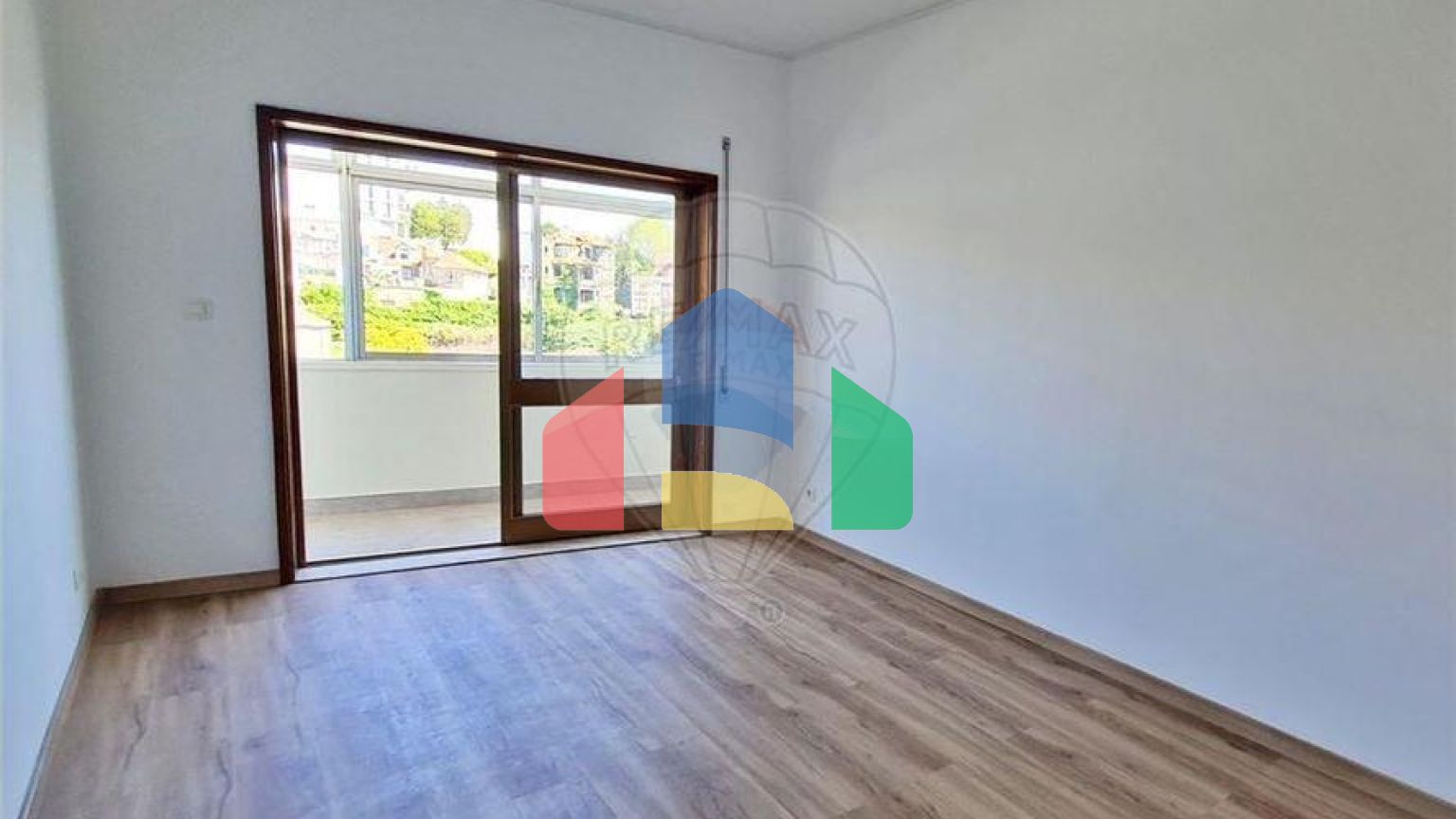 Residential - Condo/Apartment - T1 - Bonfim, Oporto - PT