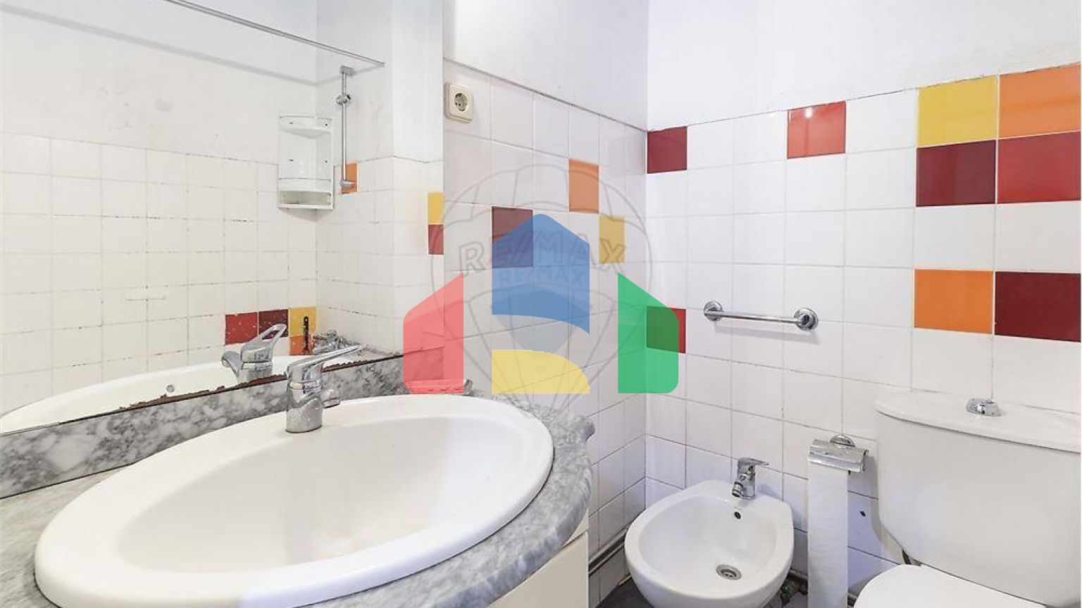 Residential - Condo/Apartment - T3 - Bonfim, Oporto - PT