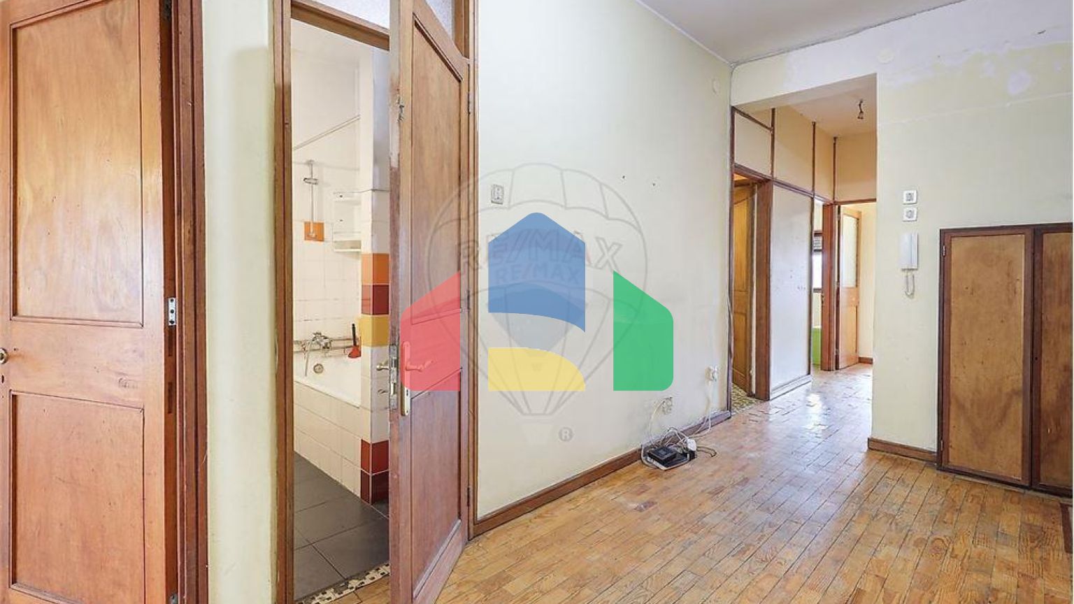 Residential - Condo/Apartment - T3 - Bonfim, Oporto - PT