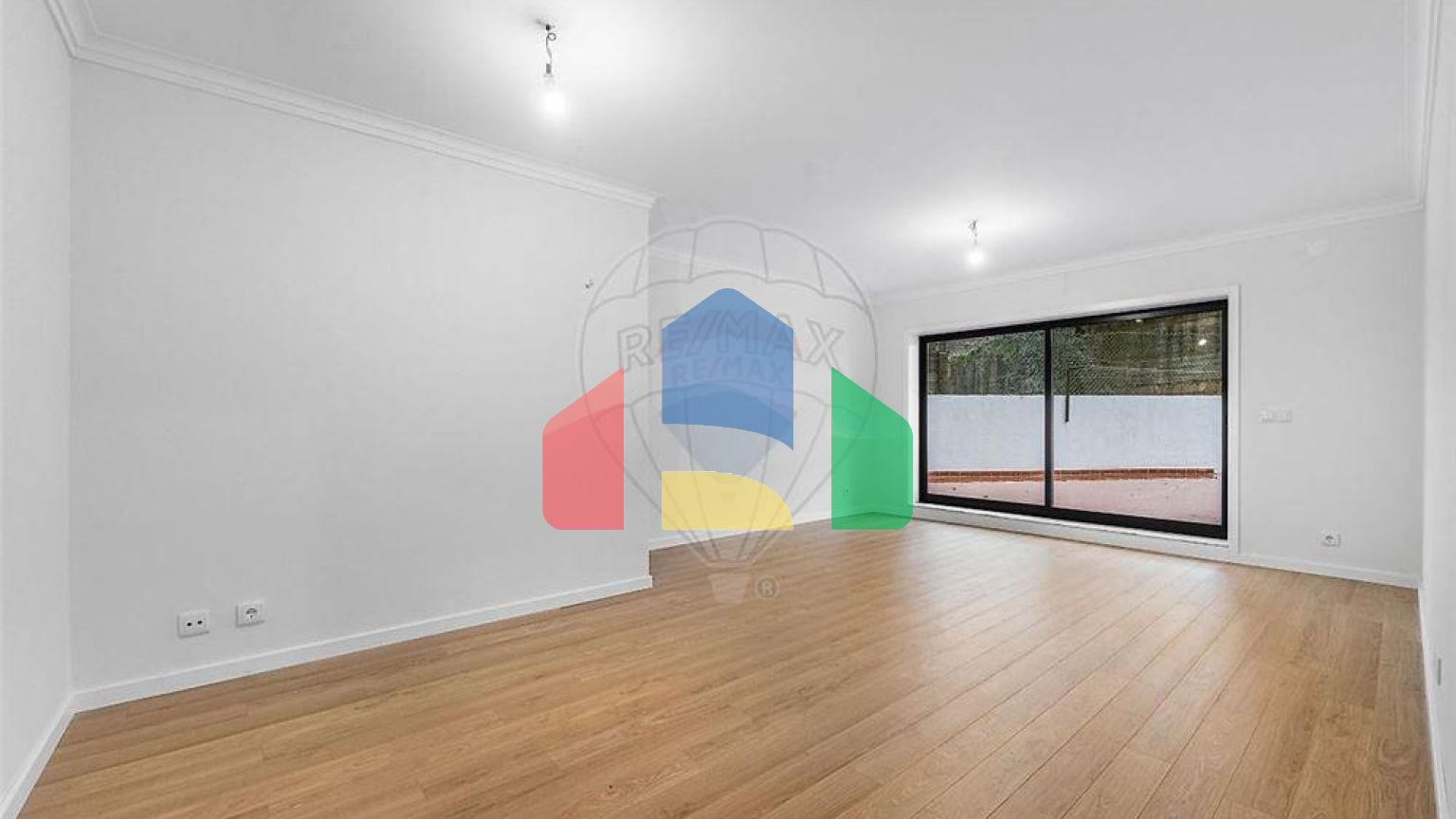 Residential - Condo/Apartment - T1 - Bonfim, Oporto - PT