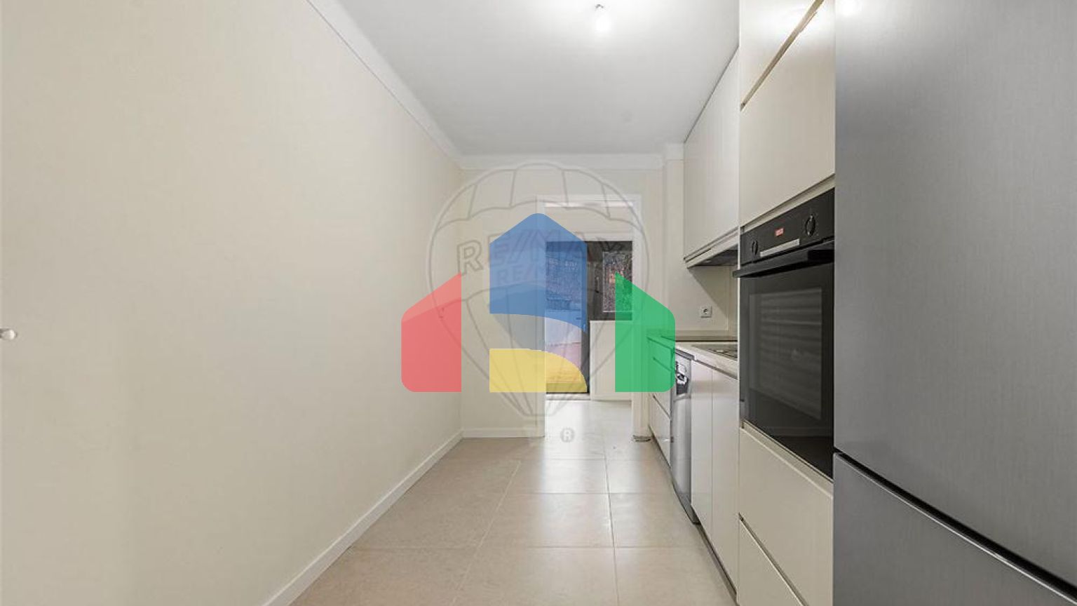 Residential - Condo/Apartment - T1 - Bonfim, Oporto - PT