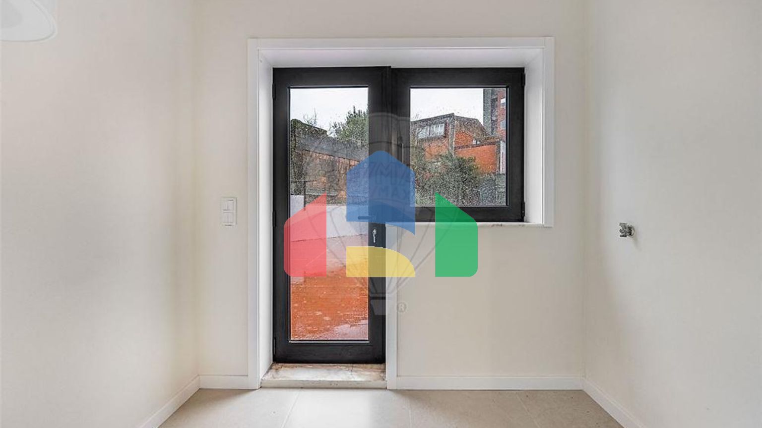 Residential - Condo/Apartment - T1 - Bonfim, Oporto - PT