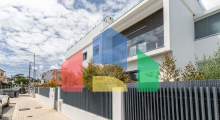 Residential - Single Family Home - T4 - Carcavelos e Parede, Cascais - PT