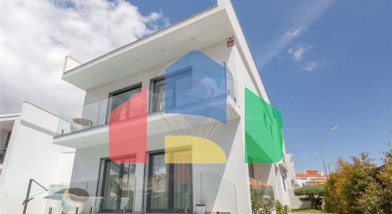 Residential - Single Family Home - T4 - Carcavelos e Parede, Cascais - PT